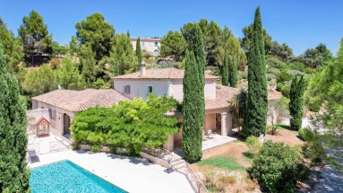 5 Bedroom(s) - 4 Bathroom(s) - 4,000m² land for sale in Bouches-du-Rhône, Provence-Alpes-Côte-d'Azur, France - FrenchPropertyPortal.com Alpilles (Saint Remy, Maussane, Arles) for sale for 1,795,000€ in Bouches-du-Rhône, Provence-Alpes-Côte-d'Azur