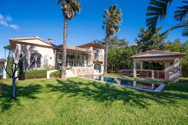 4 Bedroom(s) - 4 Bathroom(s) - 782m² land for sale in Var, Provence-Alpes-Côte-d\'Azur, France - FrenchPropertyPortal.com St. Tropez, Grimaud Area for sale for 5,995,000€ in Var, Provence-Alpes-Côte-d\'Azur