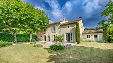5 Bedroom(s) - 4 Bathroom(s) - 12,123m² land for sale in Bouches-du-Rhône, Provence-Alpes-Côte-d'Azur, France - FrenchPropertyPortal.com Alpilles (Saint Remy, Maussane, Arles) for sale for 1,995,000€ in Bouches-du-Rhône, Provence-Alpes-Côte-d'Azur