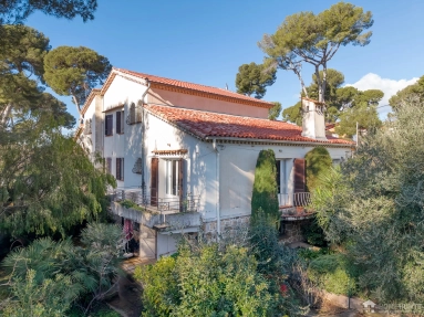 5 Bedroom(s) - 2 Bathroom(s) - 688m² land for sale in Alpes-Maritimes, Provence-Alpes-Côte-d'Azur, France - FrenchPropertyPortal.com Antibes Area for sale for 1,298,000€ in Alpes-Maritimes, Provence-Alpes-Côte-d'Azur