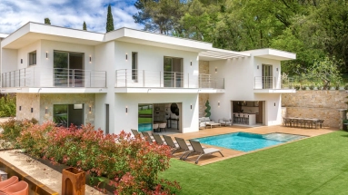 4 Bedroom(s) - 4 Bathroom(s) - 1,000m² land for sale in Alpes-Maritimes, Provence-Alpes-Côte-d'Azur, France - FrenchPropertyPortal.com Mougins, Valbonne, Grasse Area for sale for 2,450,000€ in Alpes-Maritimes, Provence-Alpes-Côte-d'Azur