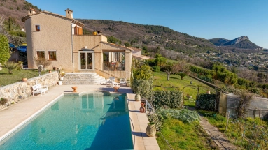 4 Bedroom(s) - 3 Bathroom(s) - 2,907m² land for sale in Alpes-Maritimes, Provence-Alpes-Côte-d'Azur, France - FrenchPropertyPortal.com Vence, St. Paul Area for sale for 1,375,000€ in Alpes-Maritimes, Provence-Alpes-Côte-d'Azur