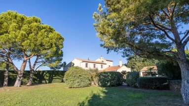 6 Bedroom(s) - 3 Bathroom(s) - 3,844m² land for sale in Bouches-du-Rhône, Provence-Alpes-Côte-d'Azur, France - FrenchPropertyPortal.com Alpilles (Saint Remy, Maussane, Arles) for sale for 1,535,000€ in Bouches-du-Rhône, Provence-Alpes-Côte-d'Azur