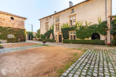 6 Bedroom(s) - 2 Bathroom(s) - 15,000m² land for sale in Rhône, Rhône-Alpes, France - FrenchPropertyPortal.com Beaujolais / Pierres Dorees for sale for 750,000€ in Rhône, Rhône-Alpes