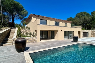 4 Bedroom(s) - 4 Bathroom(s) - 2,000m² land for sale in Var, Provence-Alpes-Côte-d\'Azur, France - FrenchPropertyPortal.com St. Tropez, Grimaud Area for sale for 1,695,000€ in Var, Provence-Alpes-Côte-d\'Azur