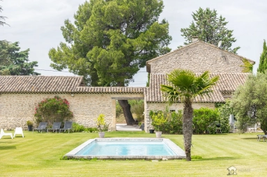 6 Bedroom(s) - 6 Bathroom(s) - 7,454m² land for sale in Vaucluse, Provence-Alpes-Côte-d\'Azur, France - FrenchPropertyPortal.com The Luberon / Vaucluse for sale for 1,798,000€ in Vaucluse, Provence-Alpes-Côte-d\'Azur