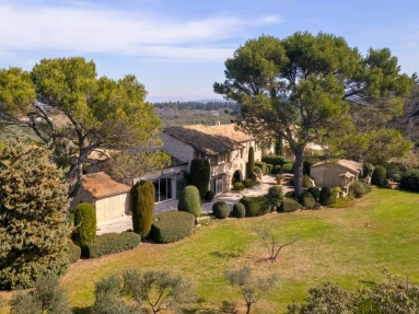 6 Bedroom(s) - 4 Bathroom(s) - 9,900m² land for sale in Bouches-du-Rhône, Provence-Alpes-Côte-d'Azur, France - FrenchPropertyPortal.com Alpilles (Saint Remy, Maussane, Arles) for sale for 2,270,000€ in Bouches-du-Rhône, Provence-Alpes-Côte-d'Azur