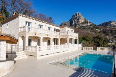 5 Bedroom(s) - 4 Bathroom(s) - 3,065m² land for sale in Alpes-Maritimes, Provence-Alpes-Côte-d'Azur, France - FrenchPropertyPortal.com Vence, St. Paul Area for sale for 2,100,000€ in Alpes-Maritimes, Provence-Alpes-Côte-d'Azur