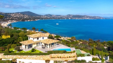 5 Bedroom(s) - 4 Bathroom(s) - 1,400m² land for sale in Var, Provence-Alpes-Côte-d\'Azur, France - FrenchPropertyPortal.com St Raphaël, Ste Maxime Area for sale for 3,950,000€ in Var, Provence-Alpes-Côte-d\'Azur