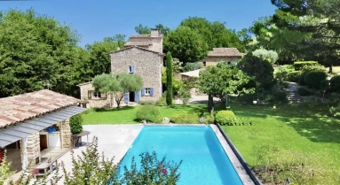 6 Bedroom(s) - 4 Bathroom(s) - 10,147m² land for sale in Vaucluse, Provence-Alpes-Côte-d\'Azur, France - FrenchPropertyPortal.com The Luberon / Vaucluse for sale for 1,900,000€ in Vaucluse, Provence-Alpes-Côte-d\'Azur