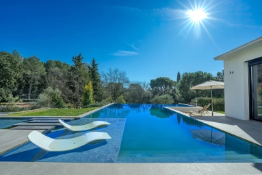 7 Bedroom(s) - 6 Bathroom(s) - 3,115m² land for sale in Alpes-Maritimes, Provence-Alpes-Côte-d'Azur, France - FrenchPropertyPortal.com Mougins, Valbonne, Grasse Area for sale for 2,790,000€ in Alpes-Maritimes, Provence-Alpes-Côte-d'Azur