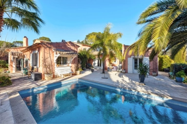 4 Bedroom(s) - 1,750m² land for sale in Var, Provence-Alpes-Côte-d\'Azur, France - FrenchPropertyPortal.com St Raphaël, Ste Maxime Area for sale for 1,490,000€ in Var, Provence-Alpes-Côte-d\'Azur
