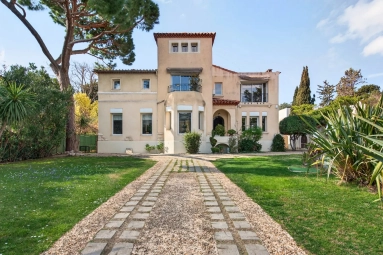 4 Bedroom(s) - 2 Bathroom(s) - 1,016m² land for sale in Bouches-du-Rhône, Provence-Alpes-Côte-d'Azur, France - FrenchPropertyPortal.com Marseille & Cote Bleu for sale for 2,600,000€ in Bouches-du-Rhône, Provence-Alpes-Côte-d'Azur