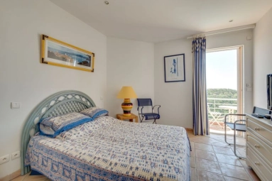 5 Bedroom(s) - 4 Bathroom(s) - 3,000m² land for sale in Var, Provence-Alpes-Côte-d\'Azur, France - FrenchPropertyPortal.com St Raphaël, Ste Maxime Area for sale for 2,625,000€ in Var, Provence-Alpes-Côte-d\'Azur
