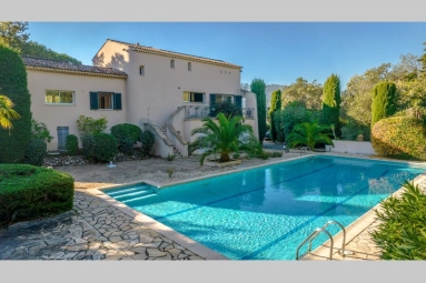 5 Bedroom(s) - 4 Bathroom(s) - 3,800m² land for sale in Var, Provence-Alpes-Côte-d\'Azur, France - FrenchPropertyPortal.com St Raphaël, Ste Maxime Area for sale for 1,695,000€ in Var, Provence-Alpes-Côte-d\'Azur