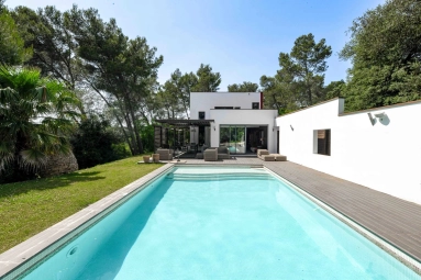 Uzes Area for sale for 995,000&euro; in Gard, Languedoc-Roussillon