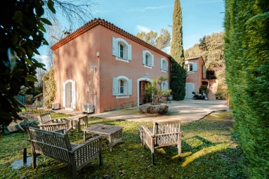 6 Bedroom(s) - 2 Bathroom(s) - 1,089m² land for sale in Var, Provence-Alpes-Côte-d\'Azur, France - FrenchPropertyPortal.com Aix en Provence Area for sale for 1,350,000€ in Var, Provence-Alpes-Côte-d\'Azur