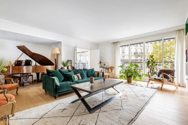 3 Bedroom(s) - 2 Bathroom(s) - 0 m² land for sale in Paris, Ile-de-France, France - FrenchPropertyPortal.com Golden Triangle - Trocadéro (8th - 16th) for sale for 2,100,000€ in Paris, Ile-de-France