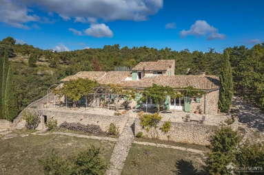 5 Bedroom(s) - 4 Bathroom(s) - 23,000m² land for sale in Vaucluse, Provence-Alpes-Côte-d\'Azur, France - FrenchPropertyPortal.com The Luberon / Vaucluse for sale for 1,862,000€ in Vaucluse, Provence-Alpes-Côte-d\'Azur