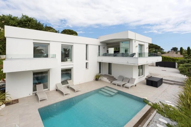 4 Bedroom(s) - 4 Bathroom(s) - 1,050m² land for sale in Alpes-Maritimes, Provence-Alpes-Côte-d'Azur, France - FrenchPropertyPortal.com Cannes Area for sale for 2,099,000€ in Alpes-Maritimes, Provence-Alpes-Côte-d'Azur