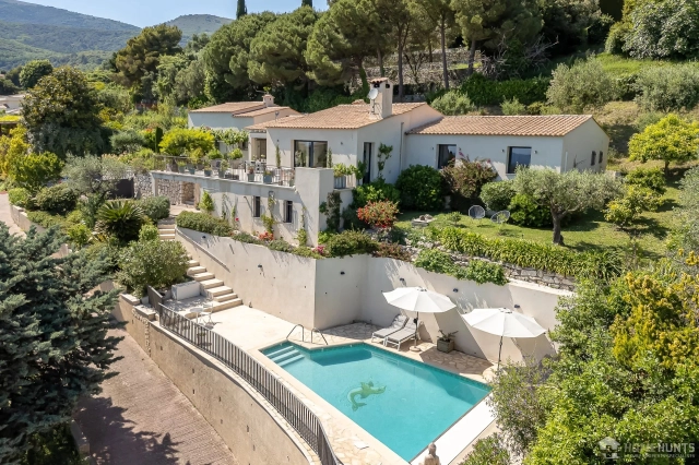 4 Bedroom(s) - 3 Bathroom(s) - 1,939m² land for sale in Alpes-Maritimes, Provence-Alpes-Côte-d'Azur, France - FrenchPropertyPortal.com Vence, St. Paul Area for sale for 1,650,000€ in Alpes-Maritimes, Provence-Alpes-Côte-d'Azur