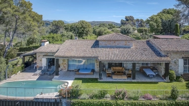 5 Bedroom(s) - 5 Bathroom(s) - 4,300m² land for sale in Alpes-Maritimes, Provence-Alpes-Côte-d'Azur, France - FrenchPropertyPortal.com Mougins, Valbonne, Grasse Area for sale for 1,590,000€ in Alpes-Maritimes, Provence-Alpes-Côte-d'Azur
