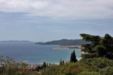 4 Bedroom(s) - 2 Bathroom(s) - 1,200m² land for sale in Var, Provence-Alpes-Côte-d\'Azur, France - FrenchPropertyPortal.com Provence Coast (Cassis to Cavalaire) for sale for 2,184,000€ in Var, Provence-Alpes-Côte-d\'Azur