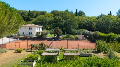 5 Bedroom(s) - 4 Bathroom(s) - 4,000m² land for sale in Bouches-du-Rhône, Provence-Alpes-Côte-d'Azur, France - FrenchPropertyPortal.com Aix en Provence Area for sale for 2,100,000€ in Bouches-du-Rhône, Provence-Alpes-Côte-d'Azur