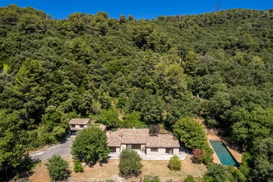 5 Bedroom(s) - 4 Bathroom(s) - 18,000m² land for sale in Alpes-Maritimes, Provence-Alpes-Côte-d'Azur, France - FrenchPropertyPortal.com Mougins, Valbonne, Grasse Area for sale for 1,765,000€ in Alpes-Maritimes, Provence-Alpes-Côte-d'Azur