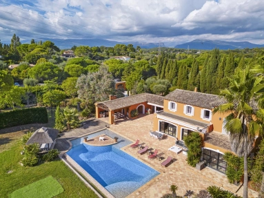 8 Bedroom(s) - 8 Bathroom(s) - 6,031m² land for sale in Alpes-Maritimes, Provence-Alpes-Côte-d'Azur, France - FrenchPropertyPortal.com Mougins, Valbonne, Grasse Area for sale for 3,950,000€ in Alpes-Maritimes, Provence-Alpes-Côte-d'Azur
