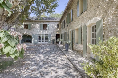 8 Bedroom(s) - 8 Bathroom(s) - 35,000m² land for sale in Vaucluse, Provence-Alpes-Côte-d\'Azur, France - FrenchPropertyPortal.com Avignon and North Provence for sale for 1,765,000€ in Vaucluse, Provence-Alpes-Côte-d\'Azur