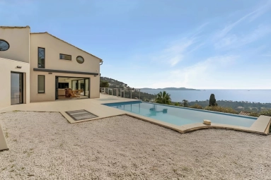 6 Bedroom(s) - 6 Bathroom(s) - 1,150m² land for sale in Var, Provence-Alpes-Côte-d\'Azur, France - FrenchPropertyPortal.com Provence Coast (Cassis to Cavalaire) for sale for 1,995,000€ in Var, Provence-Alpes-Côte-d\'Azur
