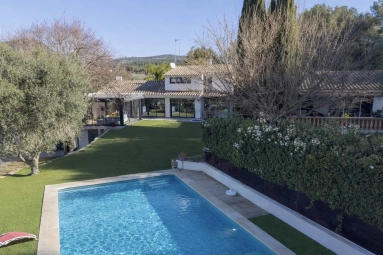 6 Bedroom(s) - 5 Bathroom(s) - 3,000m² land for sale in Var, Provence-Alpes-Côte-d\'Azur, France - FrenchPropertyPortal.com Provence Coast (Cassis to Cavalaire) for sale for 2,150,000€ in Var, Provence-Alpes-Côte-d\'Azur