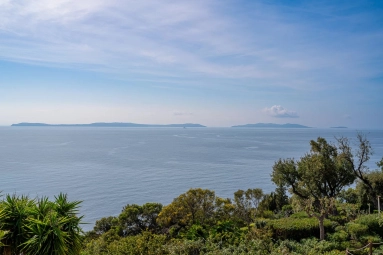 4 Bedroom(s) - 3 Bathroom(s) - 1,900m² land for sale in Var, Provence-Alpes-Côte-d\'Azur, France - FrenchPropertyPortal.com Provence Coast (Cassis to Cavalaire) for sale for 1,990,000€ in Var, Provence-Alpes-Côte-d\'Azur