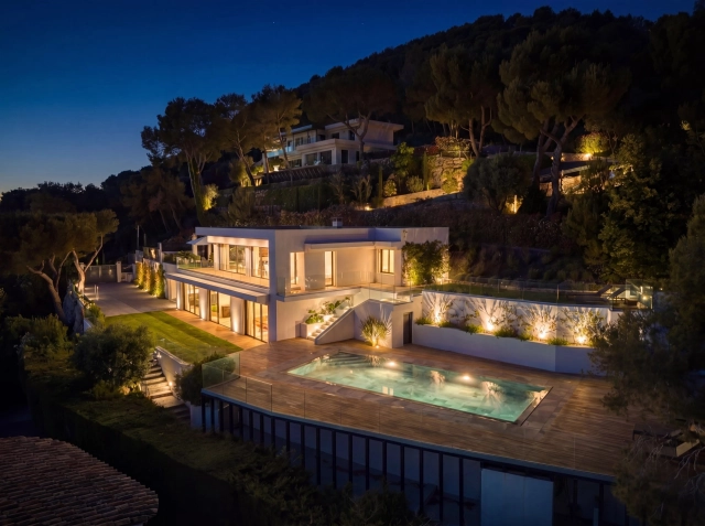 4 Bedroom(s) - 4 Bathroom(s) - 2,020m² land for sale in Alpes-Maritimes, Provence-Alpes-Côte-d'Azur, France - FrenchPropertyPortal.com Menton, Cap Martin Area for sale for 5,950,000€ in Alpes-Maritimes, Provence-Alpes-Côte-d'Azur