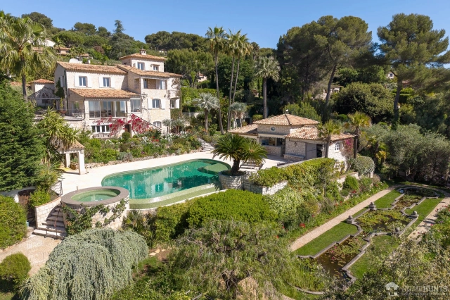 7 Bedroom(s) - 6 Bathroom(s) - 4,323m² land for sale in Alpes-Maritimes, Provence-Alpes-Côte-d'Azur, France - FrenchPropertyPortal.com Vence, St. Paul Area for sale for 7,500,000€ in Alpes-Maritimes, Provence-Alpes-Côte-d'Azur