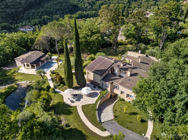 10 Bedroom(s) - 7 Bathroom(s) - 22,000m² land for sale in Alpes-Maritimes, Provence-Alpes-Côte-d'Azur, France - FrenchPropertyPortal.com Mougins, Valbonne, Grasse Area for sale for 2,700,000€ in Alpes-Maritimes, Provence-Alpes-Côte-d'Azur