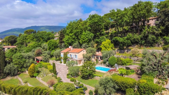5 Bedroom(s) - 3 Bathroom(s) - 4,120m² land for sale in Alpes-Maritimes, Provence-Alpes-Côte-d'Azur, France - FrenchPropertyPortal.com Mougins, Valbonne, Grasse Area for sale for 2,290,000€ in Alpes-Maritimes, Provence-Alpes-Côte-d'Azur
