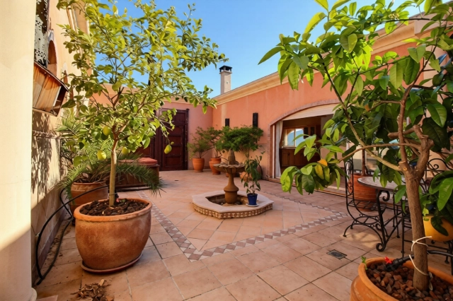 7 Bedroom(s) - 6 Bathroom(s) - 4,000m² land for sale in Var, Provence-Alpes-Côte-d\'Azur, France - FrenchPropertyPortal.com Provence Coast (Cassis to Cavalaire) for sale for 1,290,000€ in Var, Provence-Alpes-Côte-d\'Azur