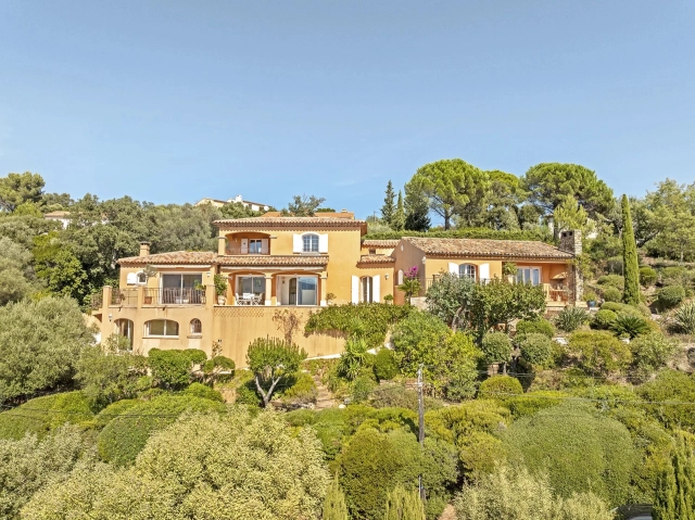 4 Bedroom(s) - 4 Bathroom(s) - 1,300m² land for sale in Var, Provence-Alpes-Côte-d\'Azur, France - FrenchPropertyPortal.com St. Tropez, Grimaud Area for sale for 2,395,000€ in Var, Provence-Alpes-Côte-d\'Azur
