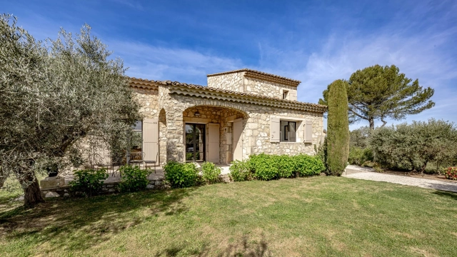 4 Bedroom(s) - 3 Bathroom(s) - 1,807m² land for sale in Bouches-du-Rhône, Provence-Alpes-Côte-d'Azur, France - FrenchPropertyPortal.com Alpilles (Saint Remy, Maussane, Arles) for sale for 1,960,000€ in Bouches-du-Rhône, Provence-Alpes-Côte-d'Azur