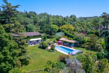 6 Bedroom(s) - 4 Bathroom(s) - 5,337m² land for sale in Alpes-Maritimes, Provence-Alpes-Côte-d'Azur, France - FrenchPropertyPortal.com Mougins, Valbonne, Grasse Area for sale for 3,190,000€ in Alpes-Maritimes, Provence-Alpes-Côte-d'Azur