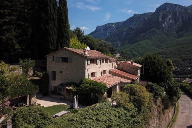 5 Bedroom(s) - 4 Bathroom(s) - 4,920m² land for sale in Alpes-Maritimes, Provence-Alpes-Côte-d'Azur, France - FrenchPropertyPortal.com Mougins, Valbonne, Grasse Area for sale for 895,000€ in Alpes-Maritimes, Provence-Alpes-Côte-d'Azur