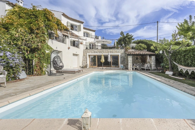 4 Bedroom(s) - 2 Bathroom(s) - 1,400m² land for sale in Alpes-Maritimes, Provence-Alpes-Côte-d'Azur, France - FrenchPropertyPortal.com Vence, St. Paul Area for sale for 1,280,000€ in Alpes-Maritimes, Provence-Alpes-Côte-d'Azur