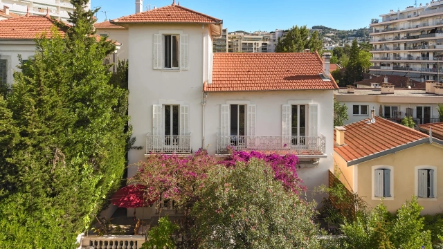 4 Bedroom(s) - 3 Bathroom(s) - 470m² land for sale in Alpes-Maritimes, Provence-Alpes-Côte-d'Azur, France - FrenchPropertyPortal.com Cannes Area for sale for 1,380,000€ in Alpes-Maritimes, Provence-Alpes-Côte-d'Azur