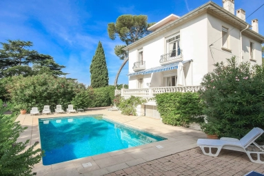 8 Bedroom(s) - 3 Bathroom(s) - 2,947m² land for sale in Var, Provence-Alpes-Côte-d\'Azur, France - FrenchPropertyPortal.com St Raphaël, Ste Maxime Area for sale for 2,050,000€ in Var, Provence-Alpes-Côte-d\'Azur