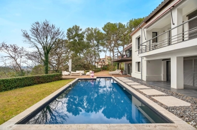5 Bedroom(s) - 3 Bathroom(s) - 1,415m² land for sale in Var, Provence-Alpes-Côte-d\'Azur, France - FrenchPropertyPortal.com Aix en Provence Area for sale for 1,690,000€ in Var, Provence-Alpes-Côte-d\'Azur
