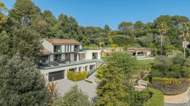 5 Bedroom(s) - 5 Bathroom(s) - 4,130m² land for sale in Alpes-Maritimes, Provence-Alpes-Côte-d'Azur, France - FrenchPropertyPortal.com Mougins, Valbonne, Grasse Area for sale for 3,990,000€ in Alpes-Maritimes, Provence-Alpes-Côte-d'Azur