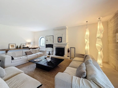 6 Bedroom(s) - 4 Bathroom(s) - 4,588m² land for sale in Bouches-du-Rhône, Provence-Alpes-Côte-d'Azur, France - FrenchPropertyPortal.com Alpilles (Saint Remy, Maussane, Arles) for sale for 2,490,000€ in Bouches-du-Rhône, Provence-Alpes-Côte-d'Azur