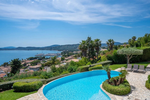 5 Bedroom(s) - 5 Bathroom(s) - 1,322m² land for sale in Var, Provence-Alpes-Côte-d\'Azur, France - FrenchPropertyPortal.com St Raphaël, Ste Maxime Area for sale for 2,750,000€ in Var, Provence-Alpes-Côte-d\'Azur